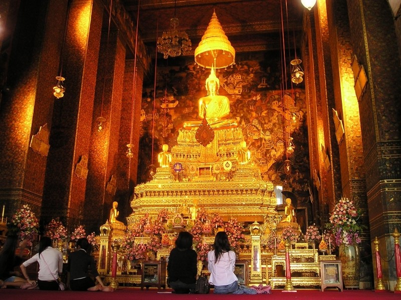 thailand-bangkok-temple-shrine-gold-altar